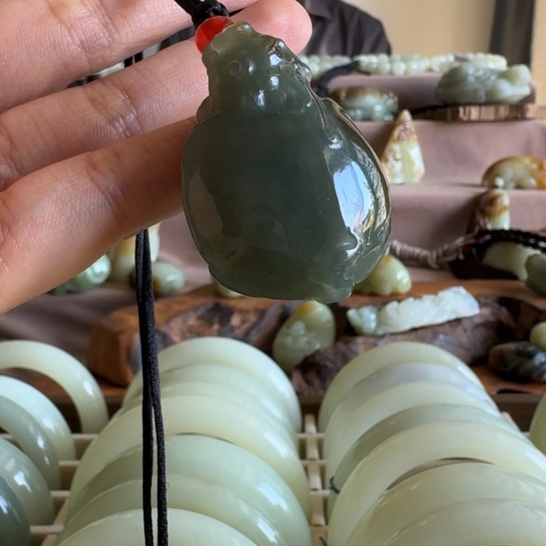 颈饰未镶嵌和田玉（糖玉）