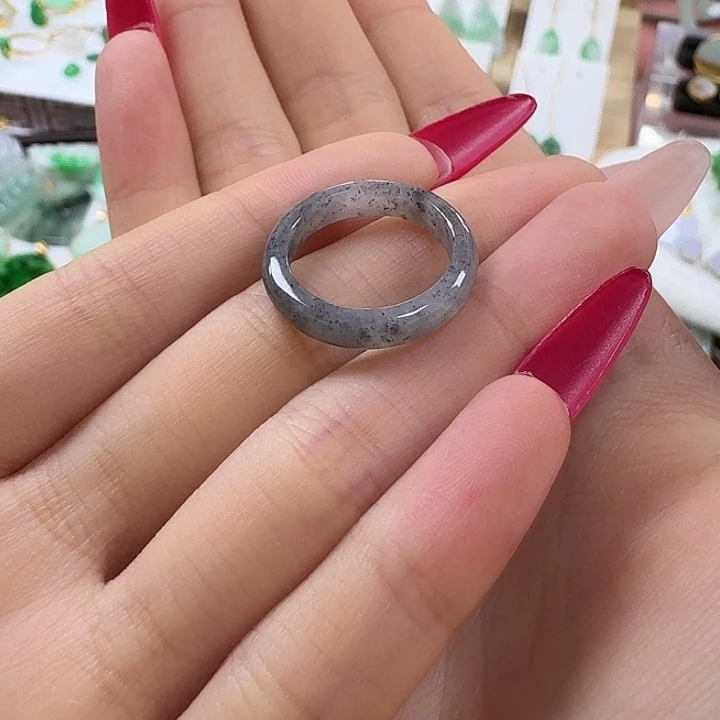 翡翠未镶嵌颈饰戒圈