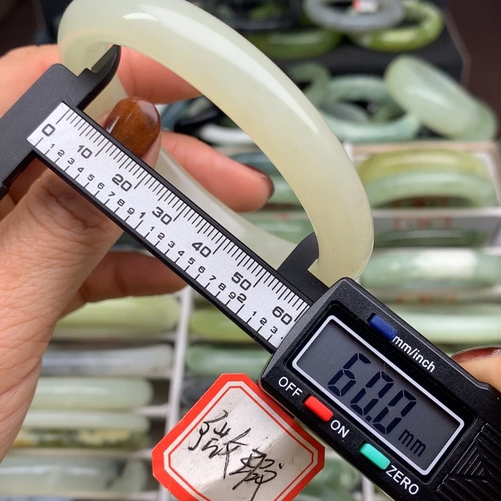 蛇纹石玉未镶嵌手镯523