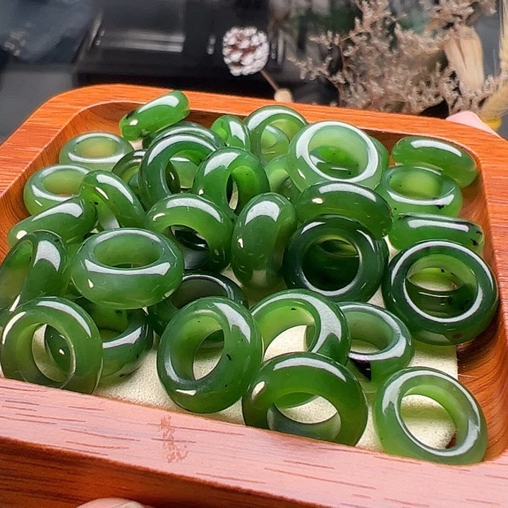 和田玉未镶嵌手链多样性发一，辣阳绿辣菠菜跑环