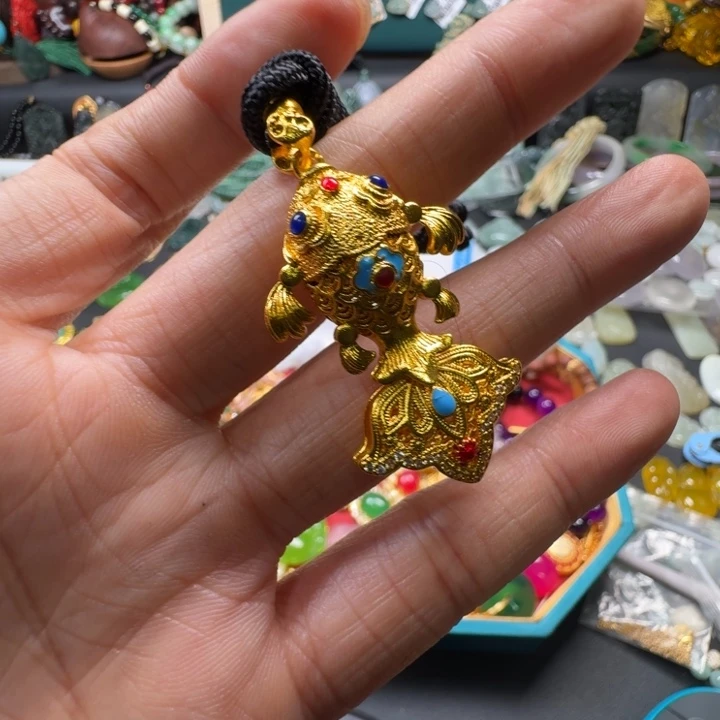 珐琅合金小金鱼吊坠