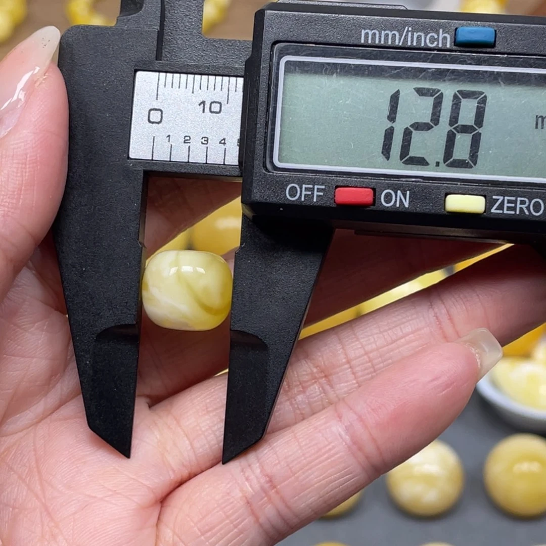 蜜蜡裸石未镶嵌云***轻