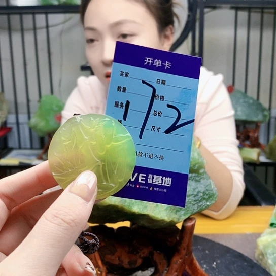 【闪购商品】未镶嵌蛇纹石玉颈饰小**感