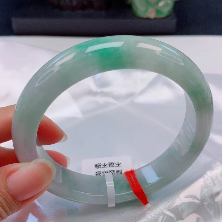 沫***翡翠未镶嵌手镯61圈