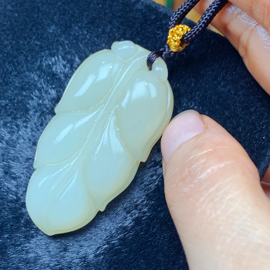 未镶嵌石英质玉（黄龙玉）颈饰