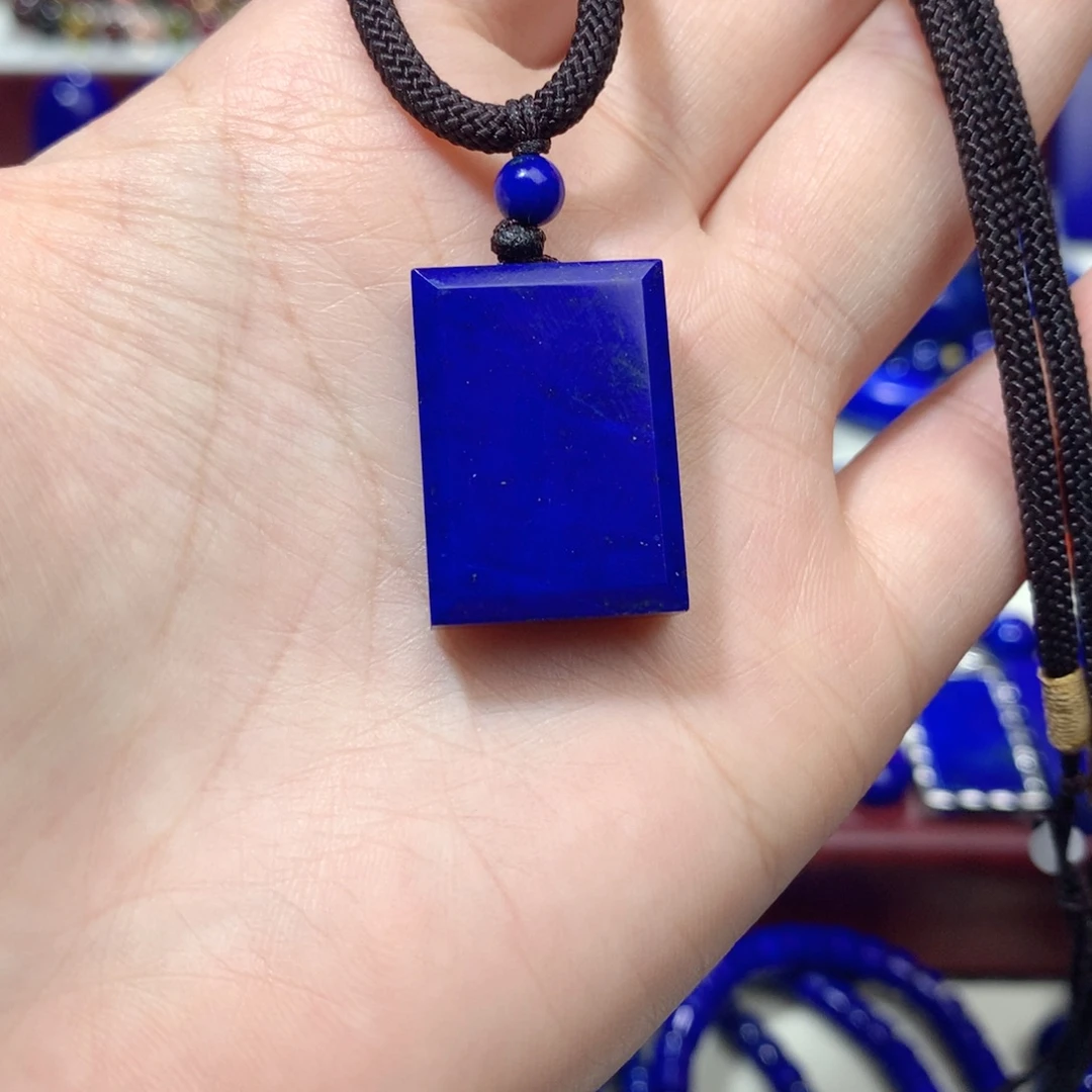 青金石未镶嵌挂件