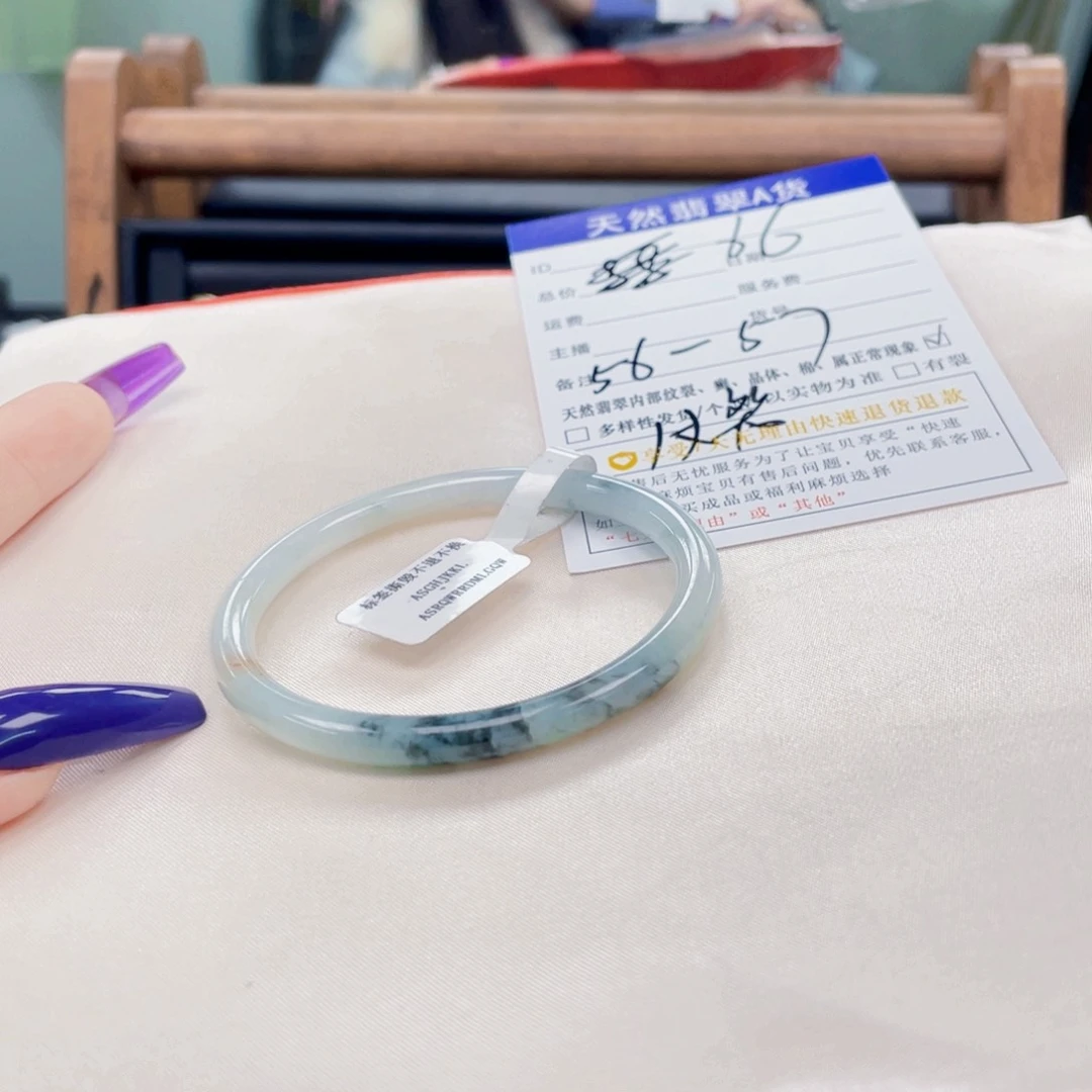 翡翠手镯未镶嵌天然翡翠Ａ货