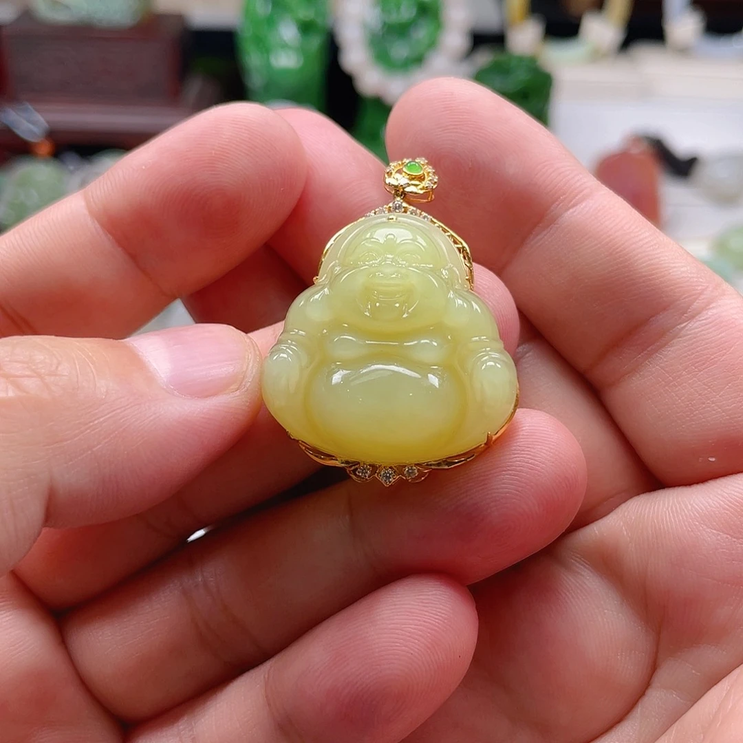颈饰18K金镶嵌和田玉（糖玉）