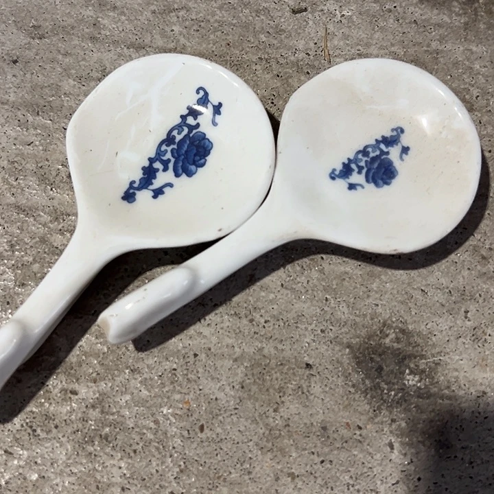 青芙蓉两个筷子架陶瓷