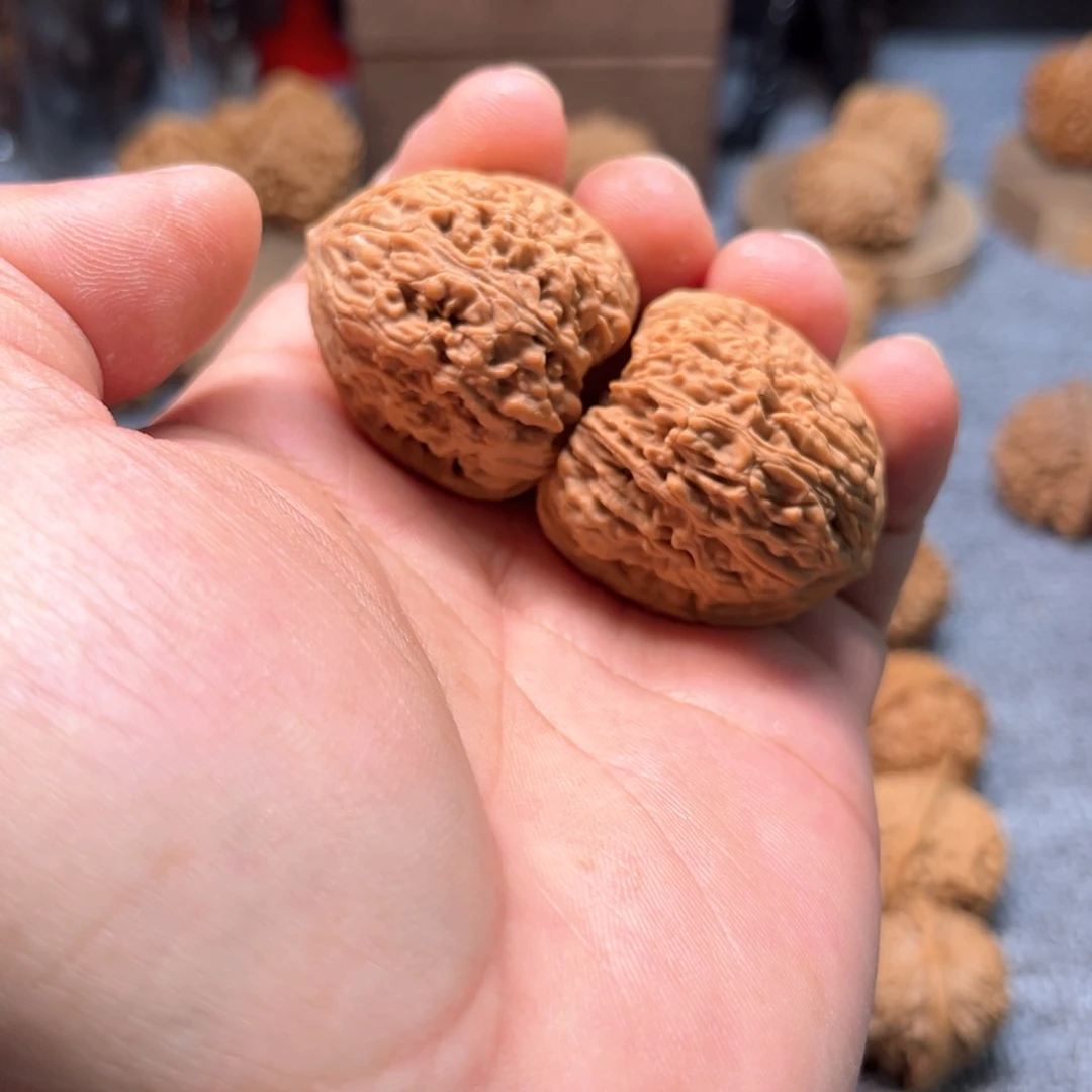 文玩核桃把件南疆小留疤