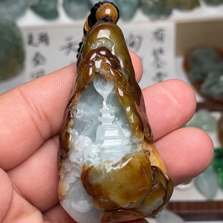 翡翠未镶嵌颈饰山水手把件