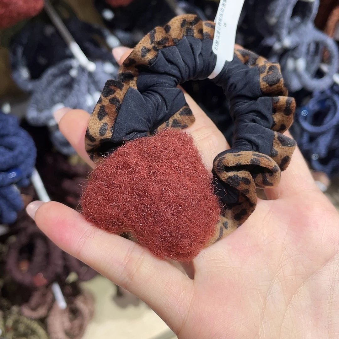 皮质铁合金红爱心豹纹面膜