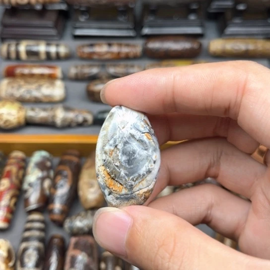 立***辉玛瑙/玉髓颈饰未镶嵌