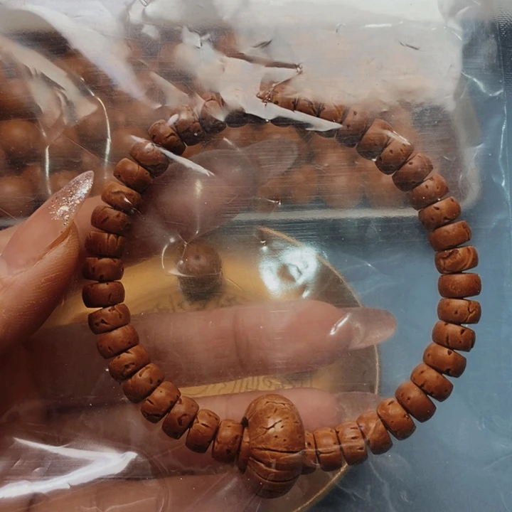 ベ****人桃核手串核片8.4花皮色差44颗