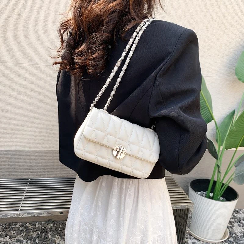 感法式小众斜挎包包2024新款女式小香风链条包时尚百搭单肩包
