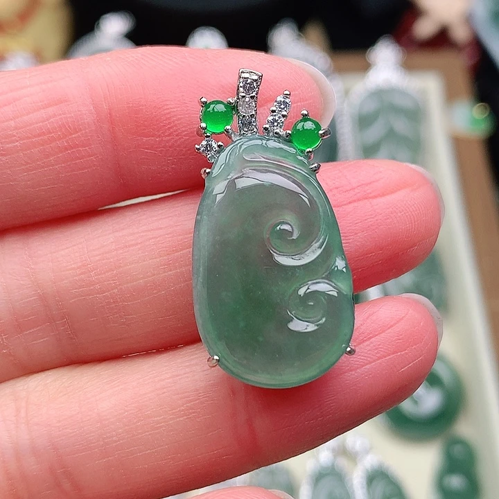 颈饰未镶嵌翡翠吊坠