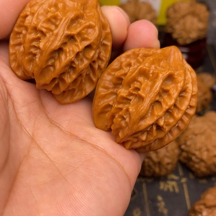 文玩核桃把件曹大龙