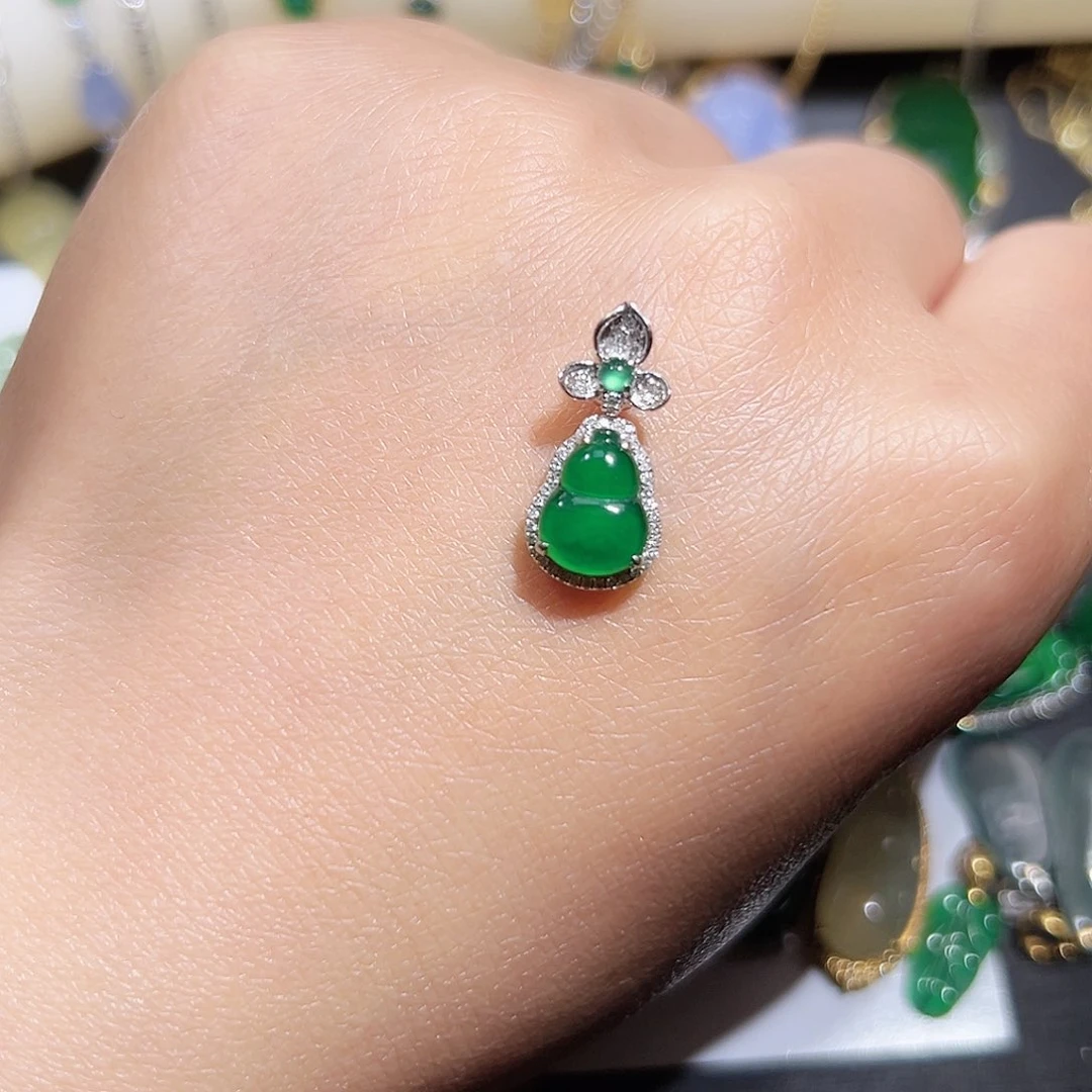 翡翠吊坠(不含链)18K金镶嵌