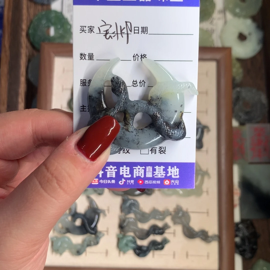 蛇纹石玉颈饰未镶嵌宝*?