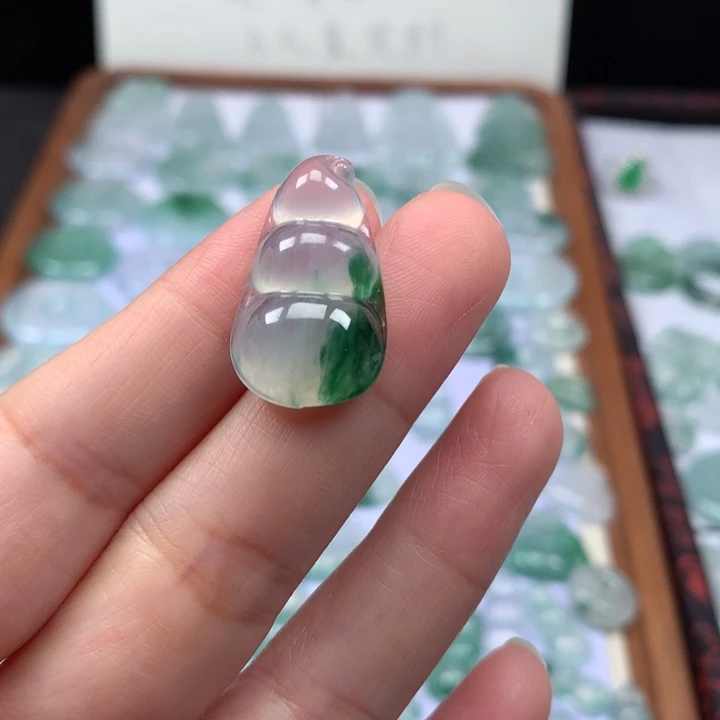 颈饰未镶嵌翡翠冰种飘花福豆