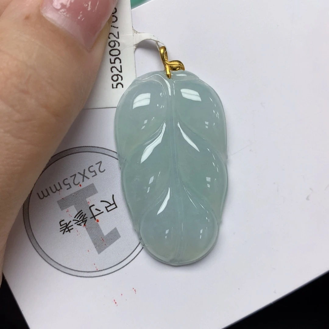 颈饰18K金镶嵌翡翠