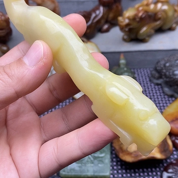 未镶嵌蛇纹石玉颈饰