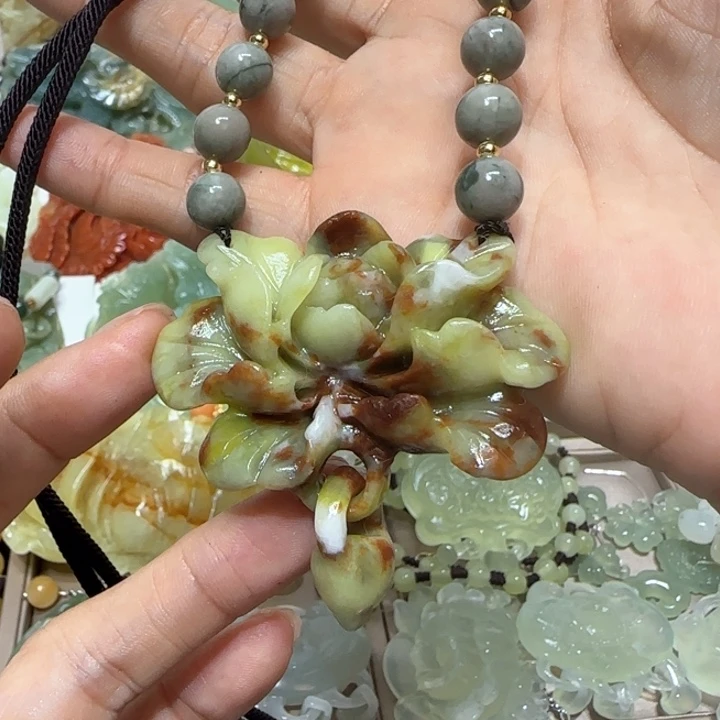 蛇纹石玉吊坠未镶嵌