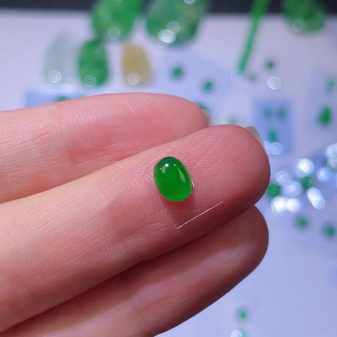 翡翠未镶嵌颈饰裸石