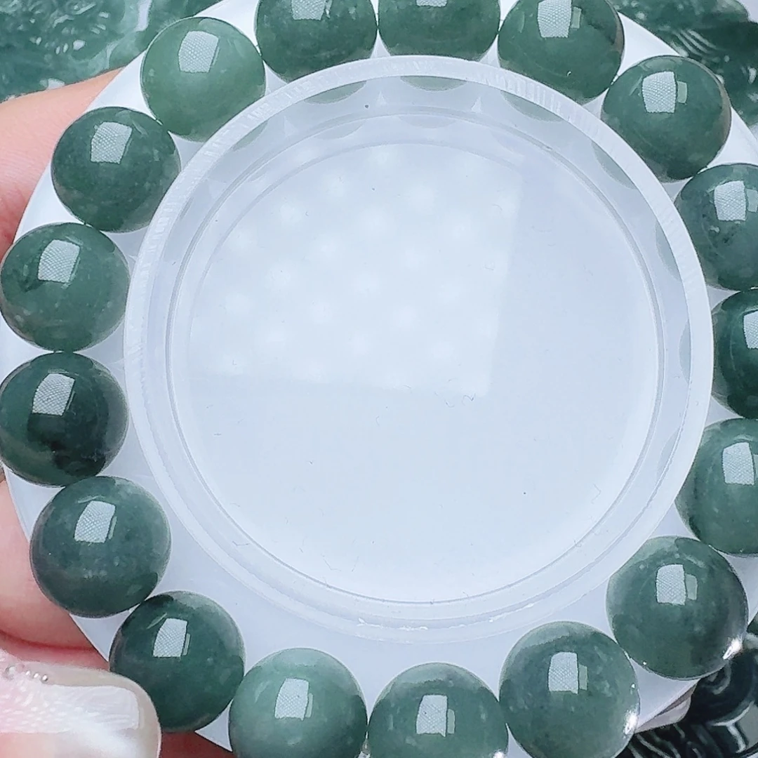 翡翠未镶嵌颈饰多样性发其一