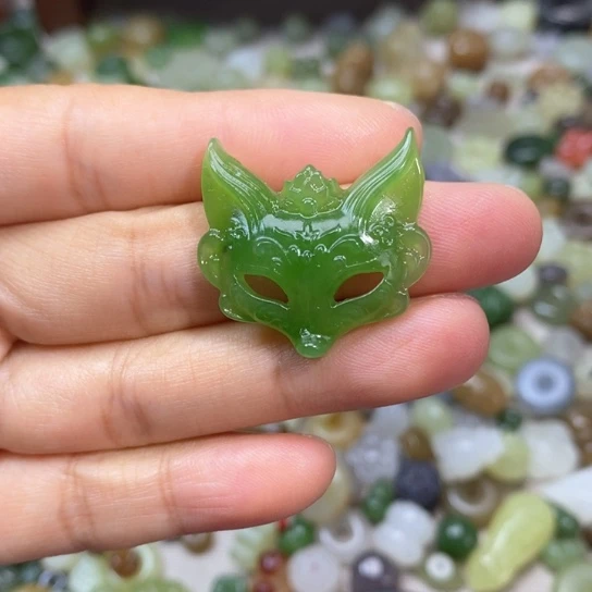 和田玉未镶嵌挂件暖**见