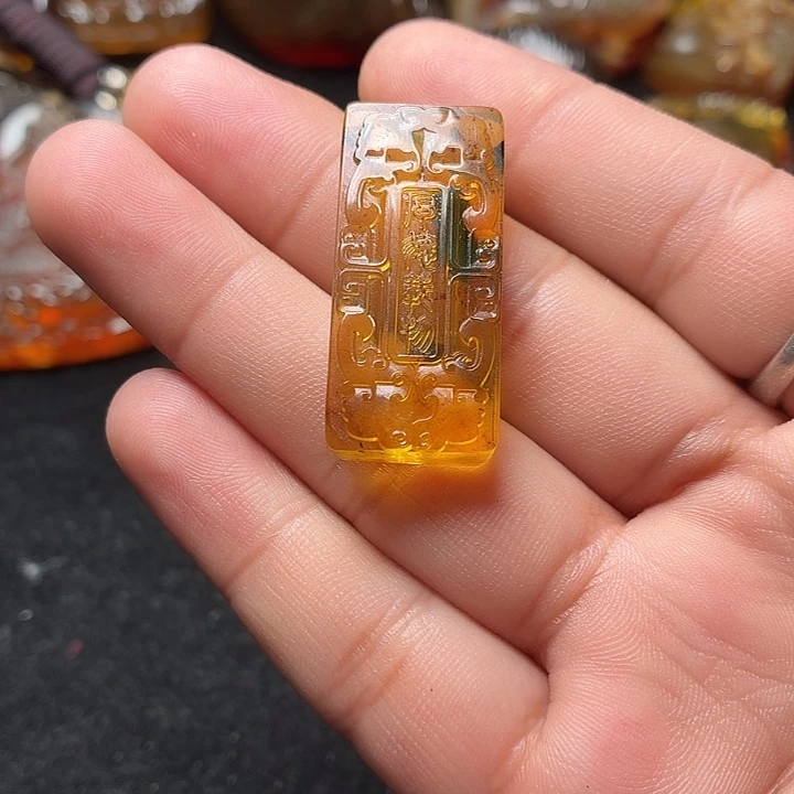 琥珀未镶嵌颈饰190