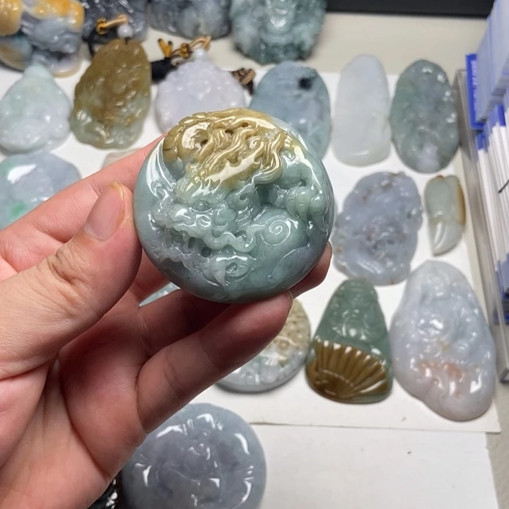 颈饰未镶嵌翡翠龙牌35