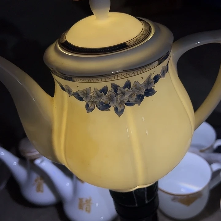 红叶高定茶壶一个