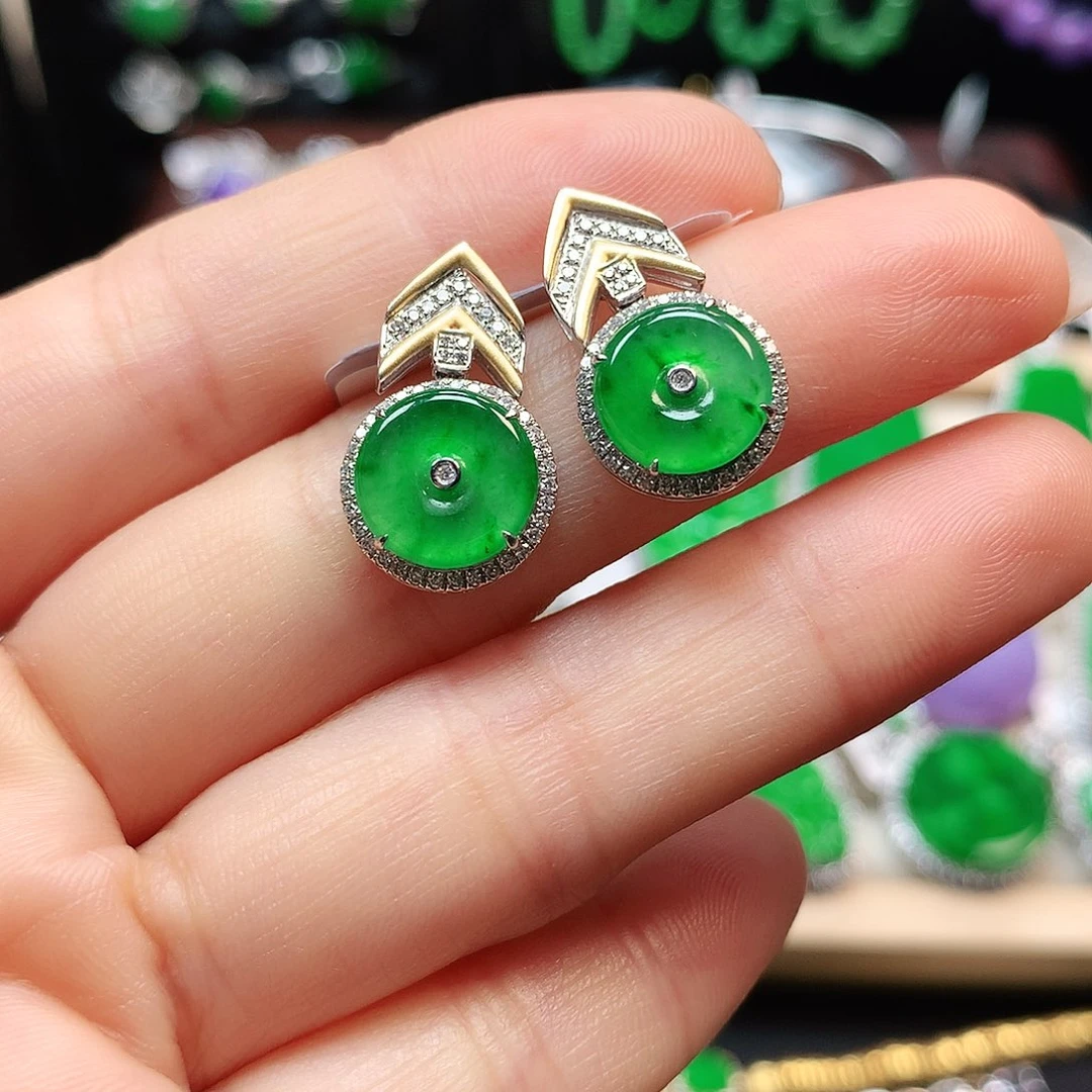 18K金镶嵌翡翠耳饰