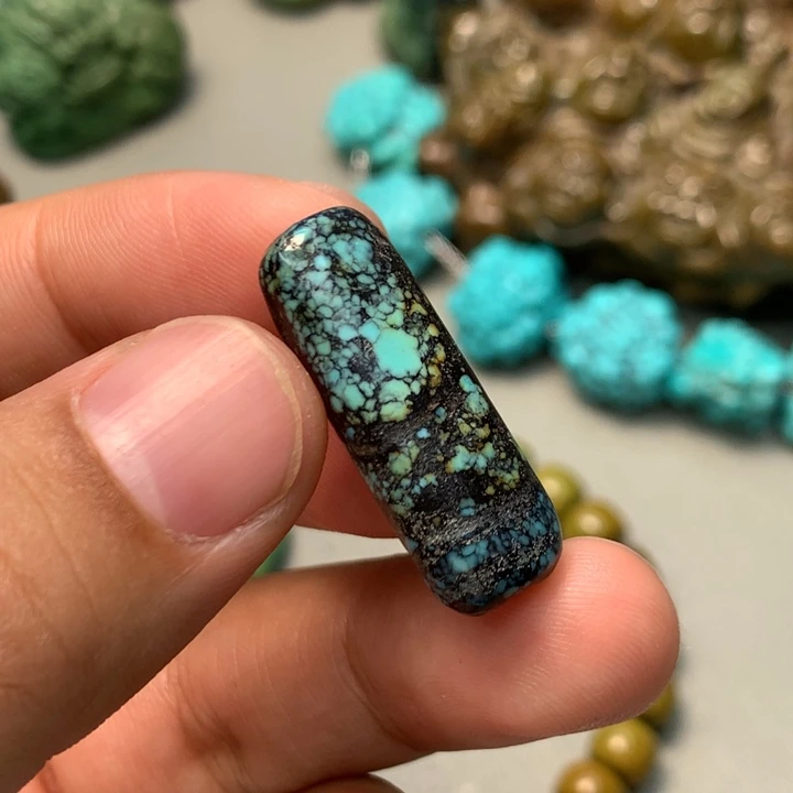 绿松石未镶嵌颈饰