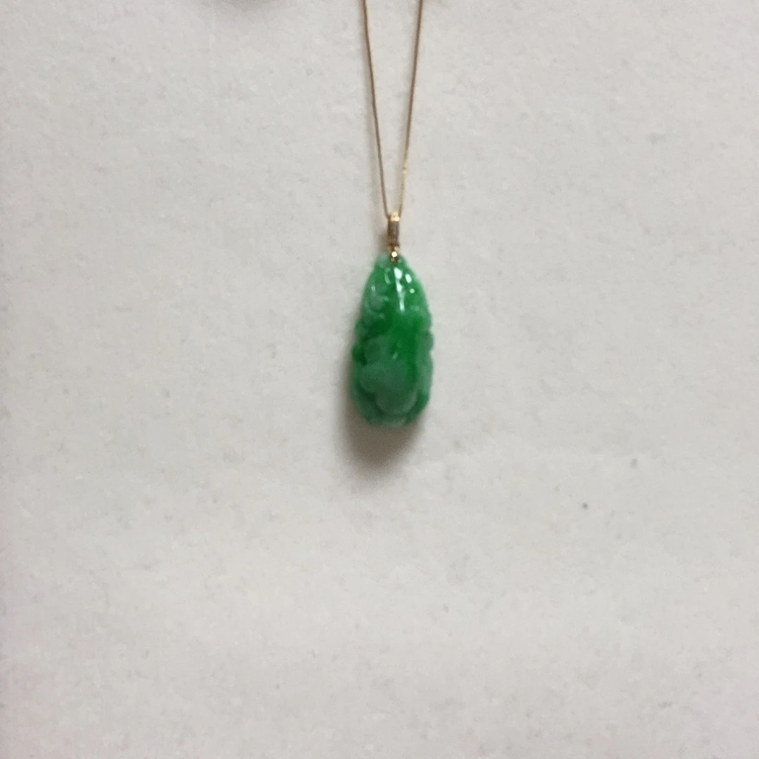 翡翠颈饰18K金镶嵌简单