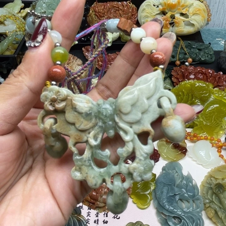 蛇纹石玉未镶嵌颈饰