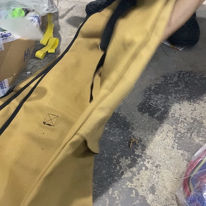 黄色帆布伞包一个瑕疵