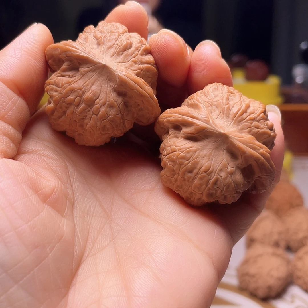 b***2吊坠文玩核桃血麒麟