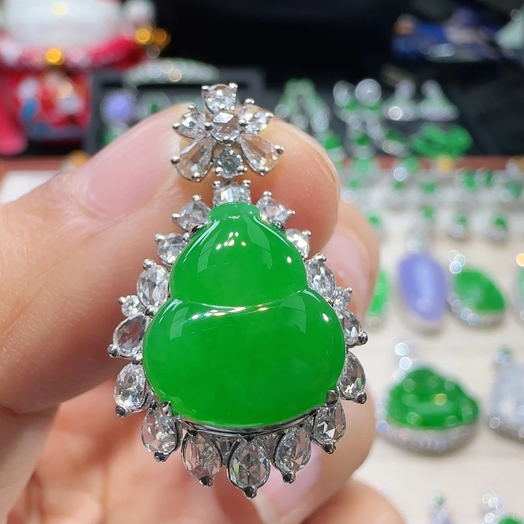 翡翠吊坠(不含链)18K金镶嵌