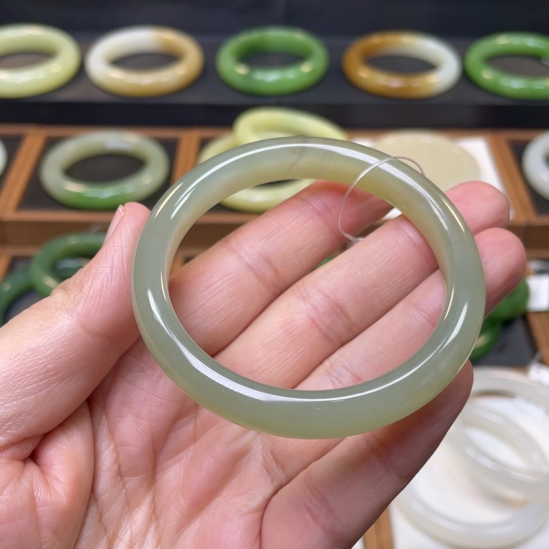 和田玉手镯未镶嵌54