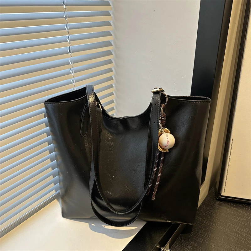 复古软皮托特包女大容量2025春季款高级感女包简约上班通勤单肩包