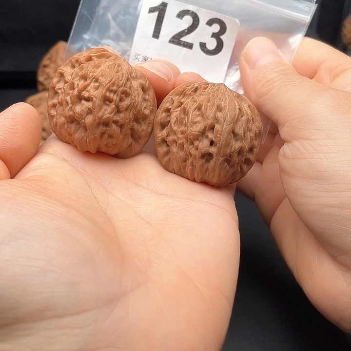 文玩核桃把件磨盘红皮38