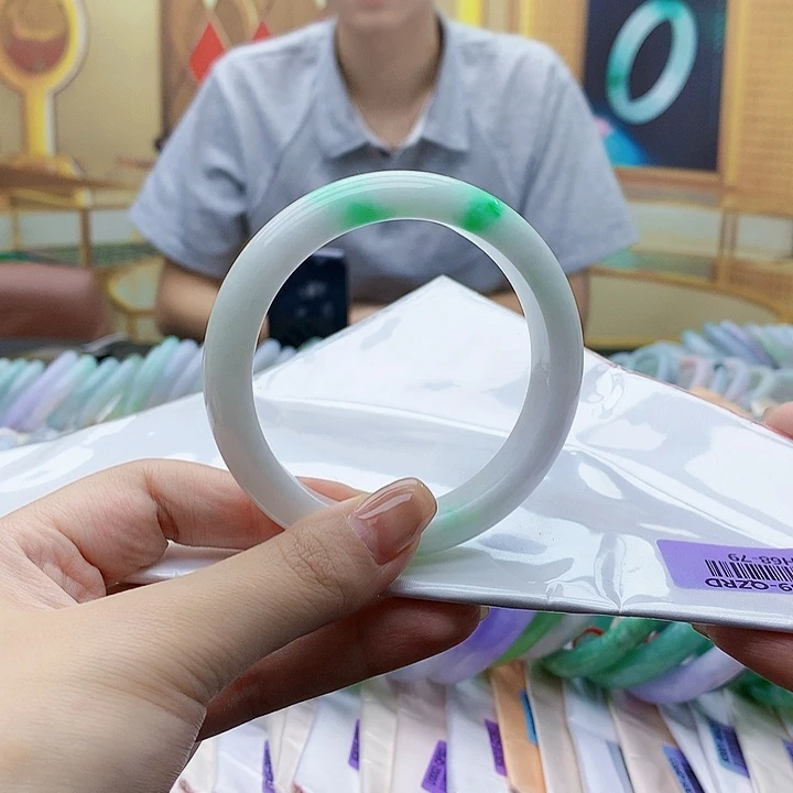 H***D翡翠未镶嵌手镯000……