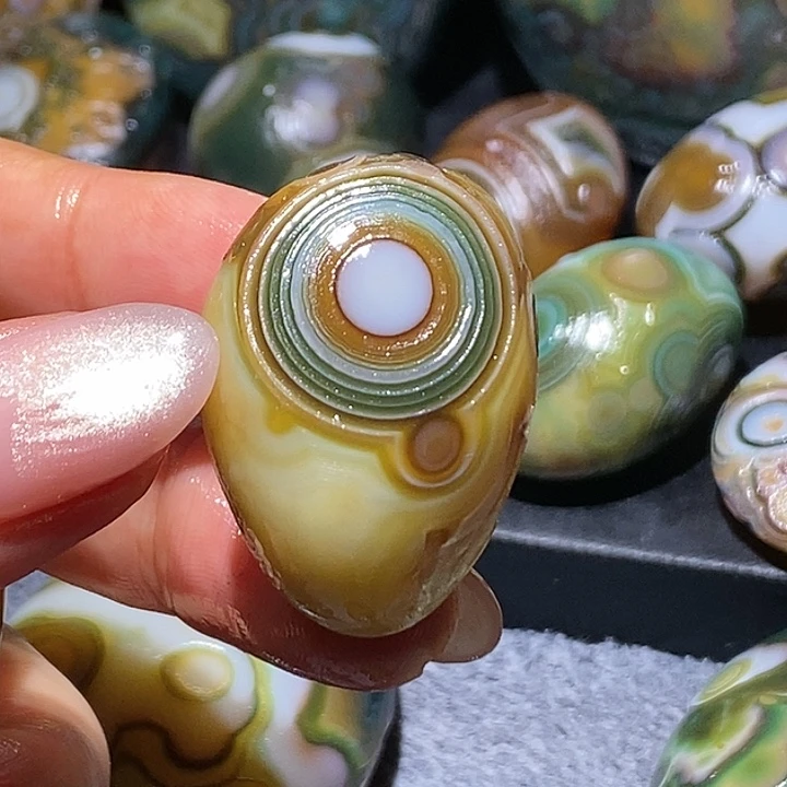 初***始玛瑙/玉髓未镶嵌珠宝奇石