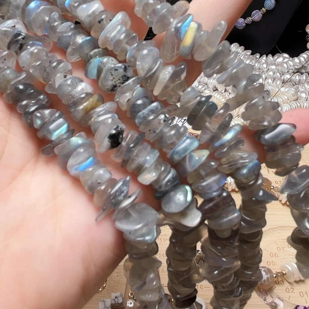 玛瑙/玉髓未镶嵌珠宝半成品K383。天然灰月光一条