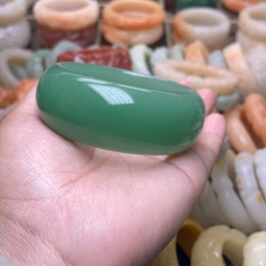 【闪购商品】石英质玉手镯未镶嵌