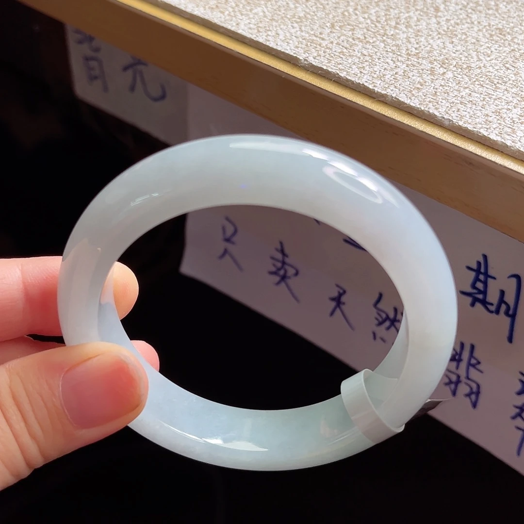 翡翠手镯未镶嵌手镯