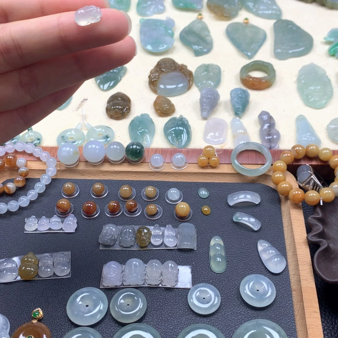 颈饰未镶嵌翡翠貔貅