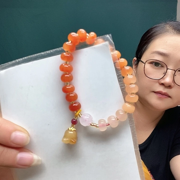 未镶嵌石英质玉（黄龙玉）手链